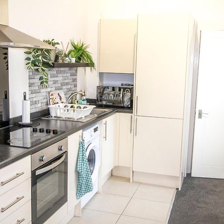 Cozy And Charming - 1 Bedroom Apartment - Free Parking, Transit Links, Close To Stadiums Mánchester Exterior foto