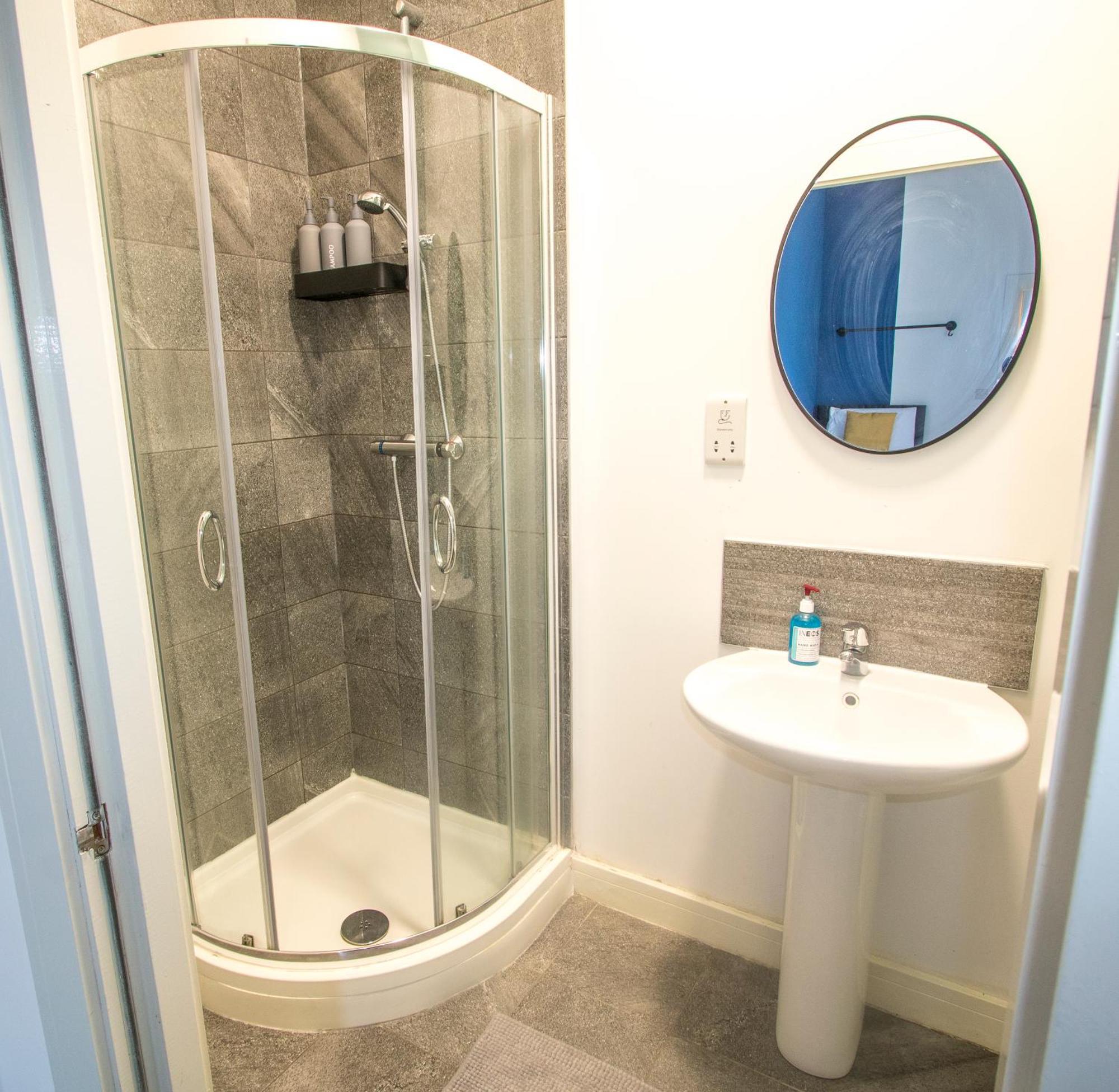 Cozy And Charming - 1 Bedroom Apartment - Free Parking, Transit Links, Close To Stadiums Mánchester Exterior foto